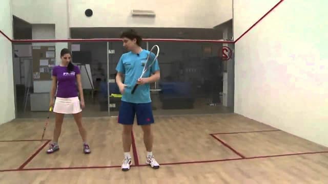 Jak serwować w squashu - unikaj najczęstszych błędów i popraw technikę